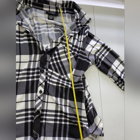Plaid, 3/4 sleeve top. - Picture 10 of 10